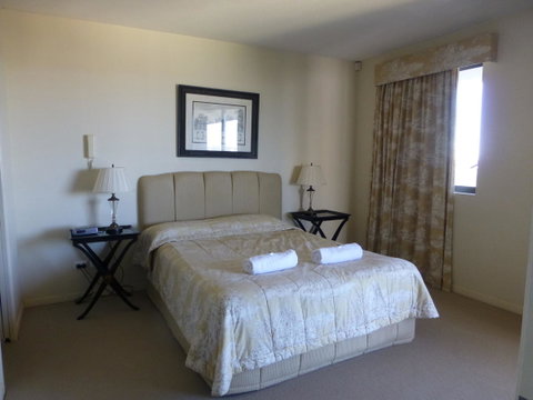 The Oasis Apartments - Accommodation Main Beach 17