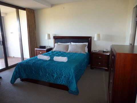 The Oasis Apartments - Accommodation Main Beach 6