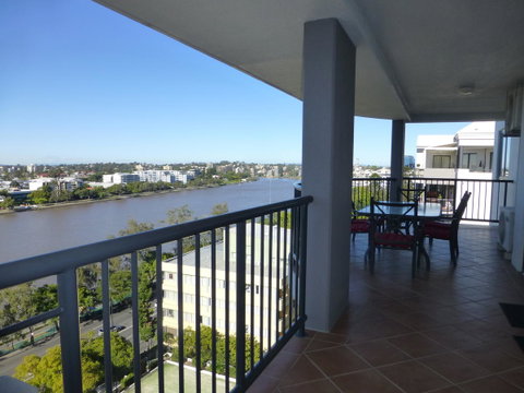 The Oasis Apartments - Accommodation Main Beach 20
