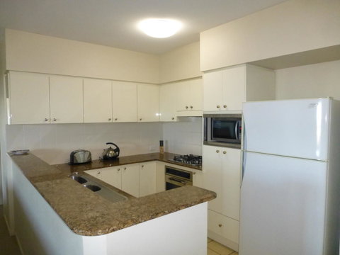The Oasis Apartments - Accommodation Main Beach 16