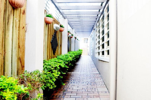 Spring Hill Mews Apartments - Accommodation Main Beach 3