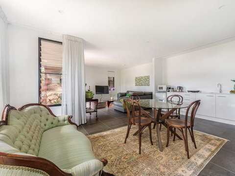 Sam's Buderim Mountain Guest House - Accommodation Main Beach 16