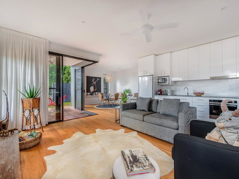 Sam's Buderim Mountain Guest House - Accommodation Main Beach 0