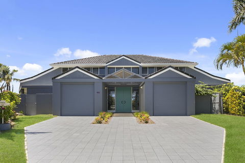 Havana Blue - Large 4 Bedroom Family Home - Accommodation Main Beach 20