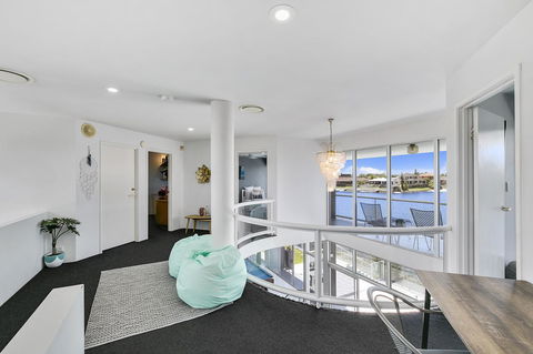 Havana Blue - Large 4 Bedroom Family Home - Accommodation Main Beach 10