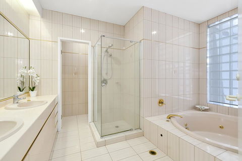 Havana Blue - Large 4 Bedroom Family Home - Accommodation Main Beach 14