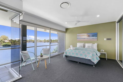 Havana Blue - Large 4 Bedroom Family Home - Accommodation Main Beach 15