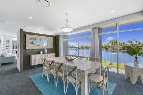 Havana Blue - Large 4 Bedroom Family Home - Accommodation Main Beach 12