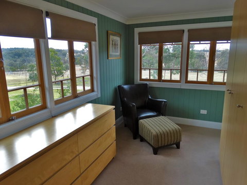 Loughmore House - Accommodation Main Beach 6