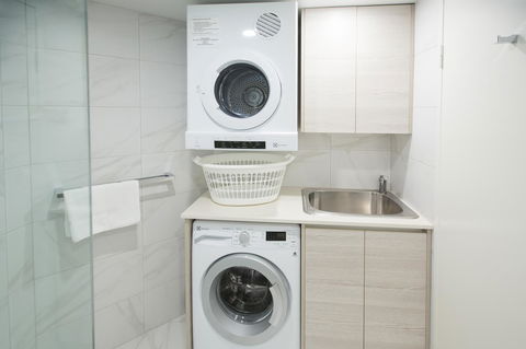 Miami Beachside Holiday Apartments - Accommodation Main Beach 17