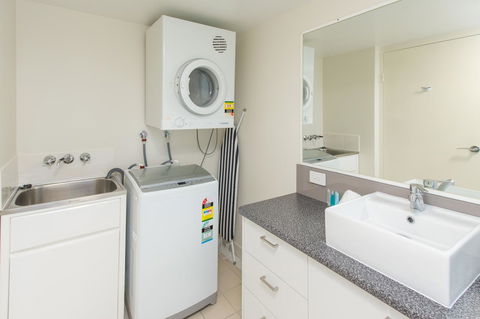 Miami Beachside Holiday Apartments - Accommodation Main Beach 23