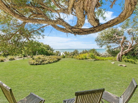 Waters Edge - Accommodation Main Beach 0