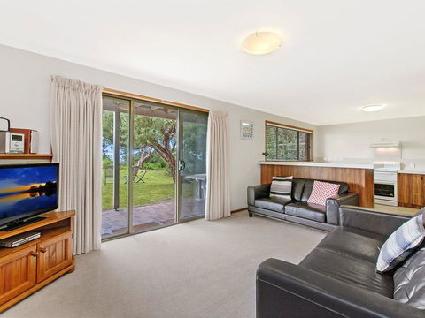 Waters Edge - Accommodation Main Beach 1