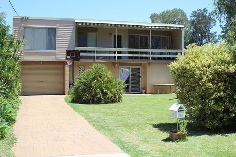 Waters Edge - Accommodation Main Beach 2