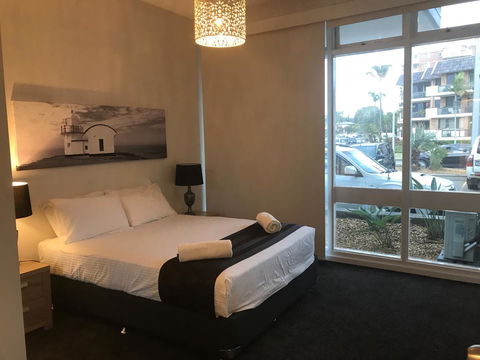 Waters Edge Port Macquarie - Accommodation Main Beach 1
