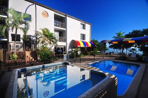 Waters Edge The Strand - Accommodation Main Beach 0