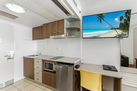 Waters Edge The Strand - Accommodation Main Beach 3