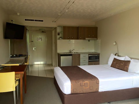 Waters Edge The Strand - Accommodation Main Beach 1