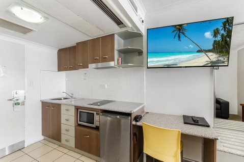 Waters Edge The Strand - Accommodation Main Beach 3