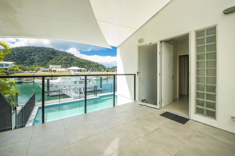 Waters Edge Townhouse 2 - Accommodation Main Beach 3