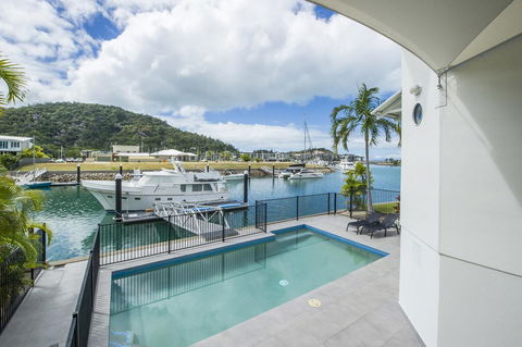 Waters Edge Townhouse 2 - Accommodation Main Beach 2