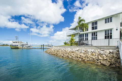 Waters Edge Townhouse 2 - Accommodation Main Beach 1