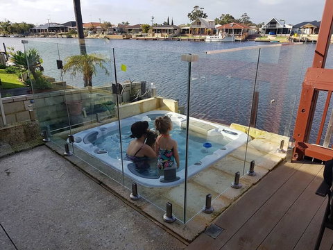 Waterside Resort Style - Accommodation Main Beach 3