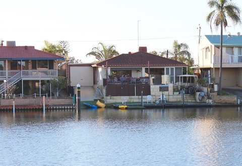 Waterside Resort Style - Accommodation Main Beach 2