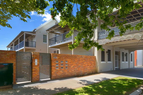 Waterstreet Apartment - Accommodation Main Beach 2