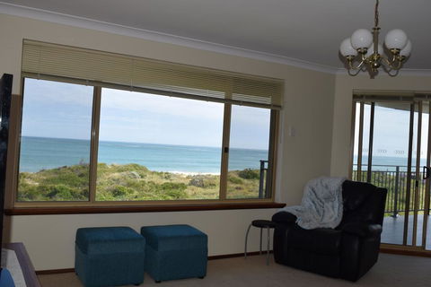 Watersun Beach House - Accommodation Main Beach 0