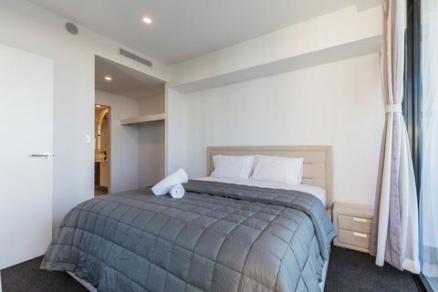 Waterview 3BR Modern Apartment Near Harbour Town - Waterpoint - Accommodation Main Beach 1