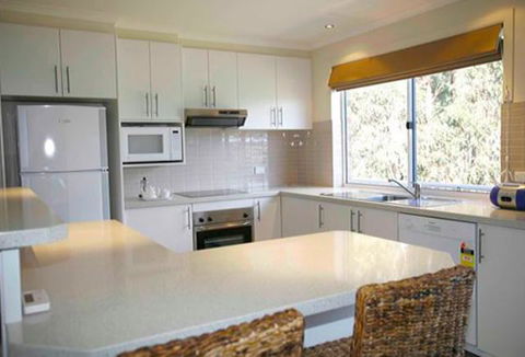 Waterview Luxury Apartments - Accommodation Main Beach 2