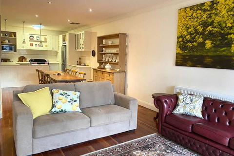 Wattle Terrace - Accommodation Main Beach 0