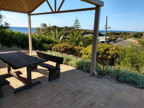 Wave Walk - Accommodation Main Beach 1