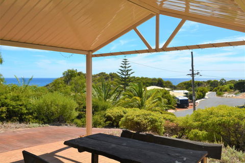 Wave Walk - Accommodation Main Beach 0
