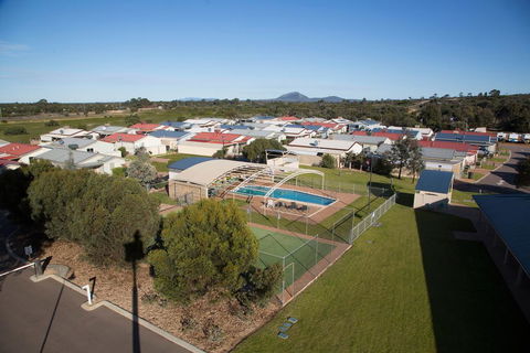 Wavecrest Village & Tourist Park - Accommodation Main Beach 1