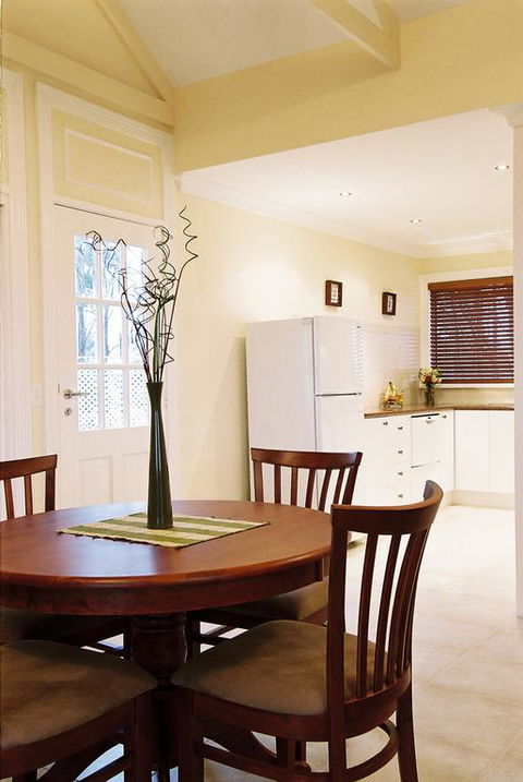 Waverley House Cottages - Accommodation Main Beach 3