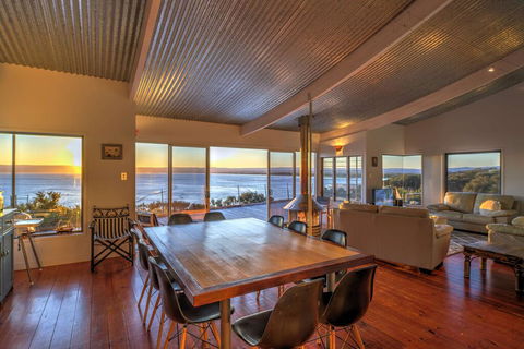 Waves - Accommodation Main Beach 0