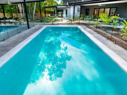 Waves - Tropicana - Clifton Bea - Accommodation Main Beach 2