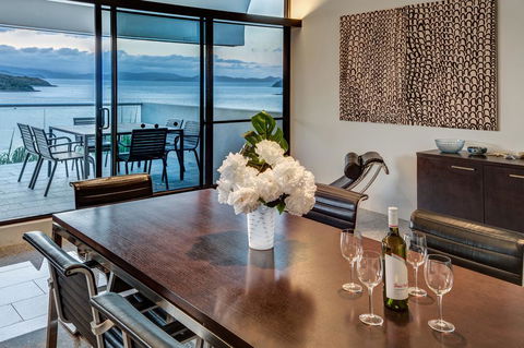 Waves 3 Luxury 3 Bedroom Endless Ocean Views Central Location + Buggy - Accommodation Main Beach 0