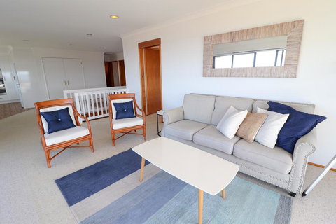 Waves @ Caves - Accommodation Main Beach 3