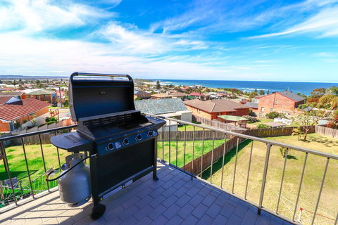 Waves @ Caves - Accommodation Main Beach 1