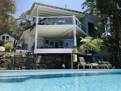 Waves And White Horses Seaview Retreat (adults Only) - Accommodation Main Beach 1