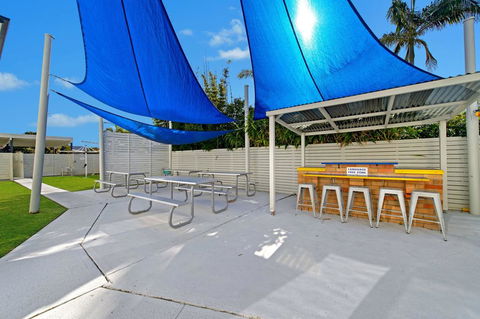 WAVES ON MAIN, 4/1 MAIN STREET - Accommodation Main Beach 2