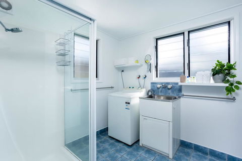 Wayfarers Beachouse - Rainbow Beach, Everything You Need, Just Metres To The Beach - Accommodation Main Beach 1