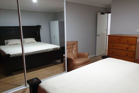 Weaver Heaven - Accommodation Main Beach 1