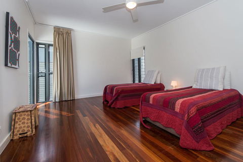 Weetanga - Accommodation Main Beach 3
