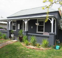 Welcome Stranger Cottage - Accommodation Main Beach