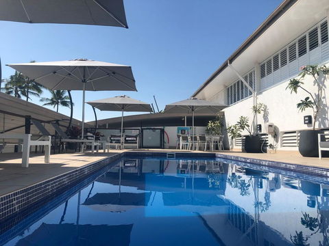 Welcome To The Centre Of Paradise - Accommodation Main Beach 0