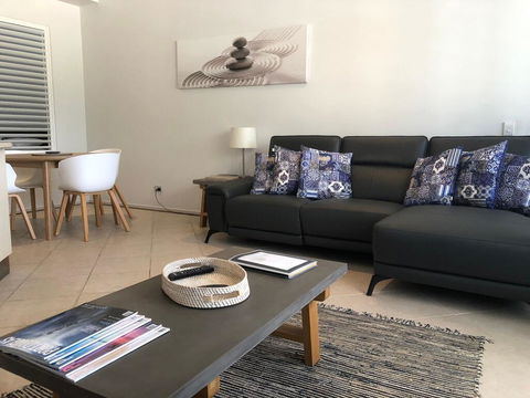Welcome To The Centre Of Paradise - Accommodation Main Beach 3